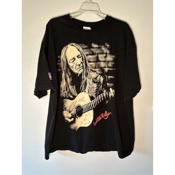 Willie Nelson black short sleeve graphic tee playing guitar size 2XL. #10-1442 - Picture 1 of 5